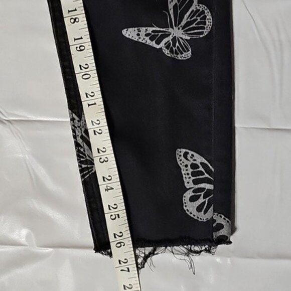 Tinseltown Juniors Size 7 Black Jeans, Gray Butterfly Pattern, Raw Hem Used - Picture 13 of 13
